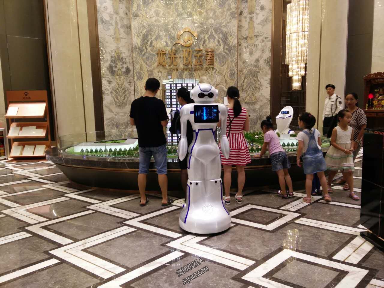 服務(wù)機(jī)器人能夠取代人工客服嗎？